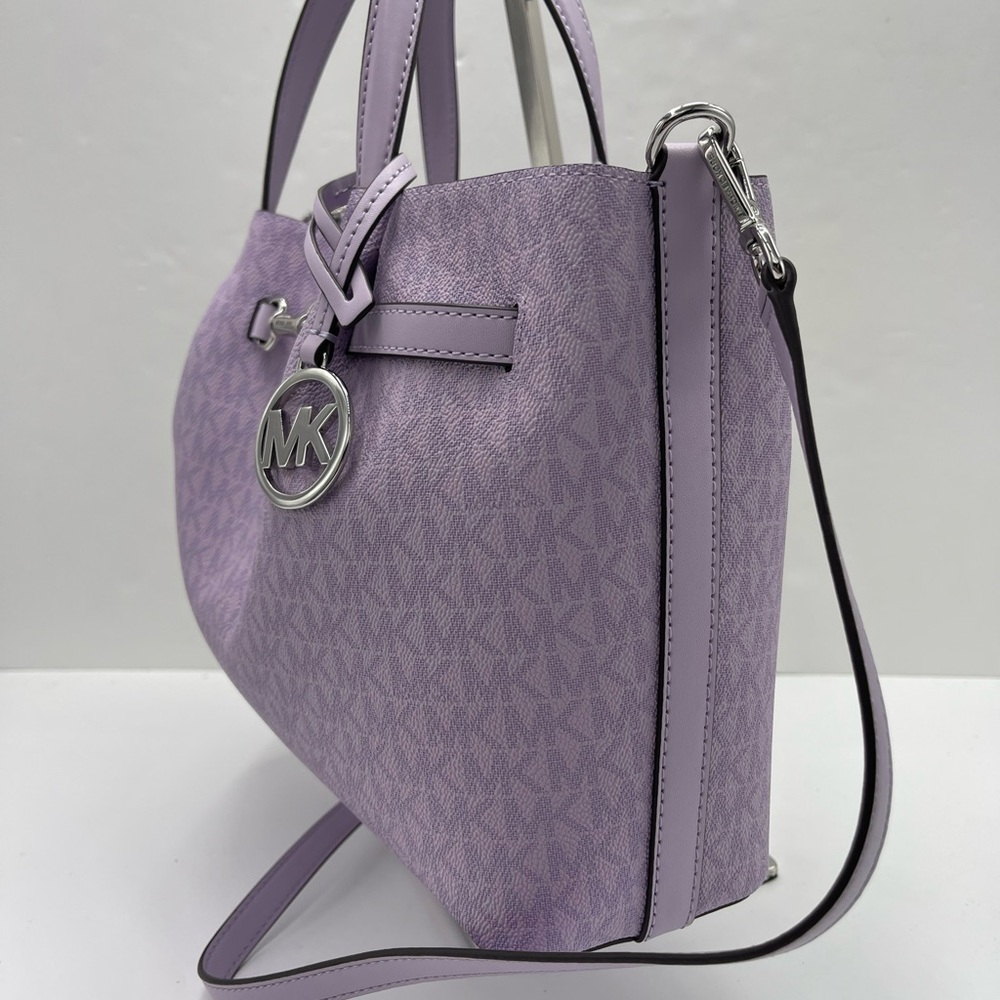 MICHAEL KORS Carson Medium Signature Logo Satchel
Light Quartz
NWT - Picture 4 of 16